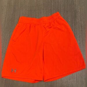 Men’s Under Armour orange baseline shorts size Medium